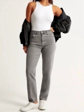 Abercrombie & Fitch Mom High-Rise Straight Leg Jeans